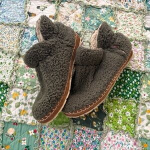 L.L. Bean Women's Fuzzy Green Slippers